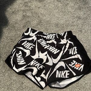 nike shorts xs.